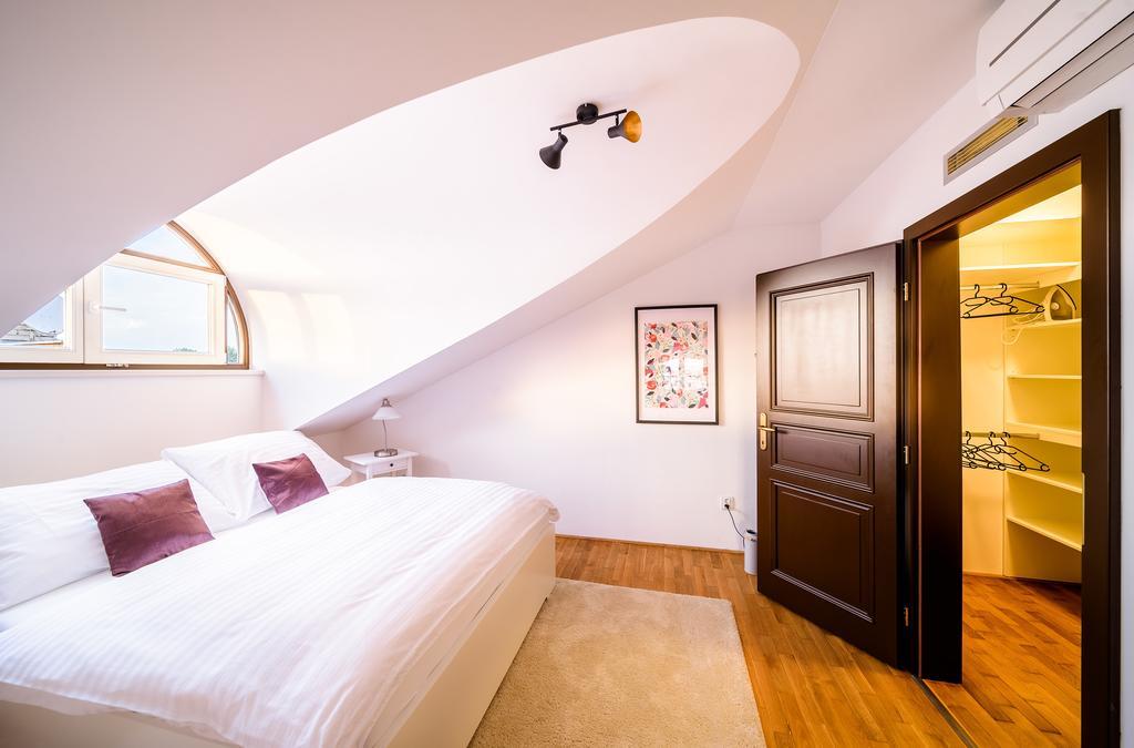 Rooftop Triplex Apartment In Centre Hradec Králové Esterno foto